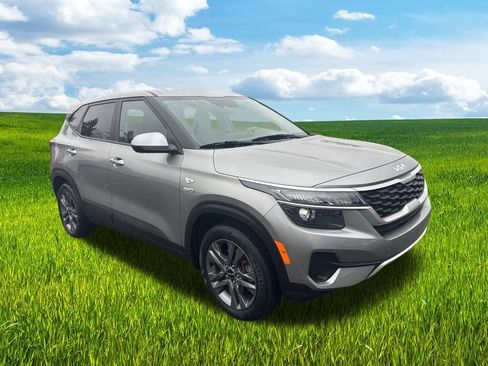 Used 2023 Kia Seltos LX image 12