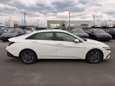 Certified 2024 Hyundai Elantra SEL FWD image 2