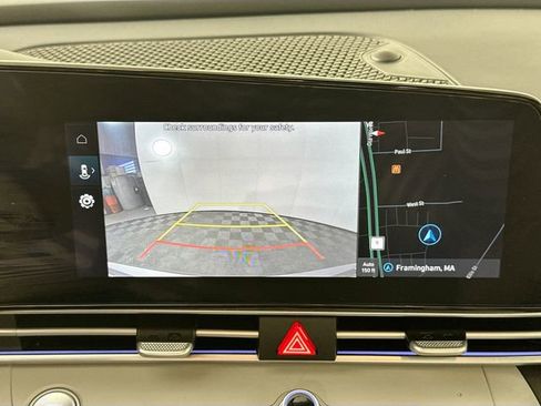 Used 2025 Hyundai Elantra Limited FWD image 14
