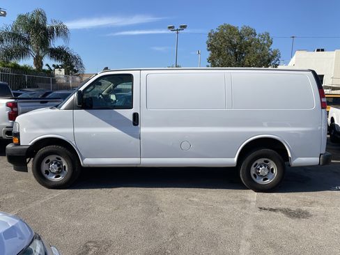 Used 2019 Chevrolet Express 2500 w/ Driver Convenience Package RWD image 6