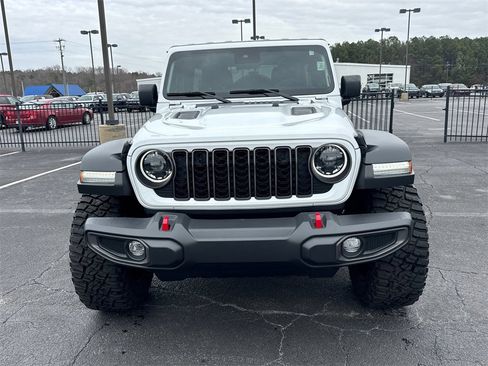 Used 2024 Jeep Wrangler Unlimited Rubicon image 3