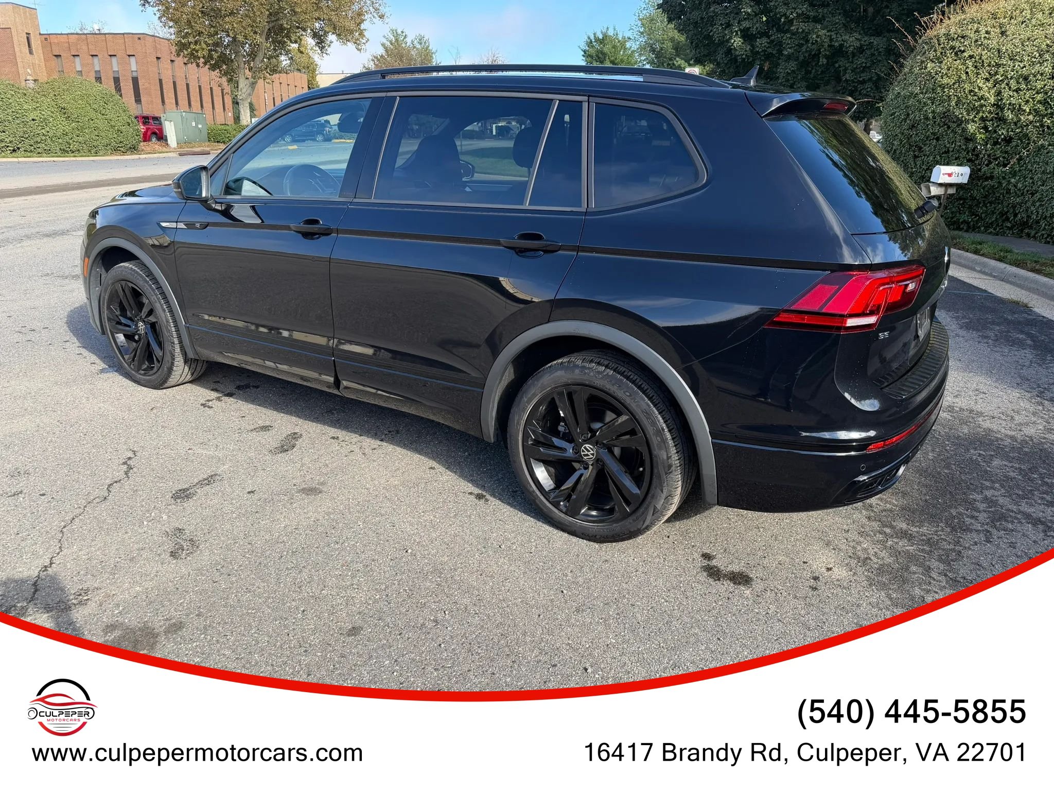 Used 2023 Volkswagen Tiguan SE R-Line FWD image 3