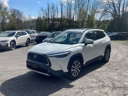 Used 2023 Toyota Corolla Cross XLE w/ Convenience Package image 1