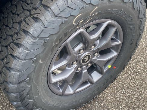 New 2025 Ford Bronco Badlands image 16