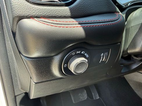 Used 2025 Dodge Durango GT RWD image 13