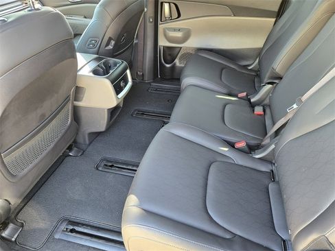 New 2026 Kia Carnival EX image 21