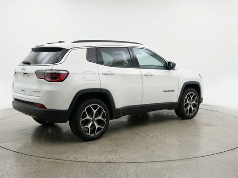 Used 2025 Jeep Compass Limited AWD/4WD image 9