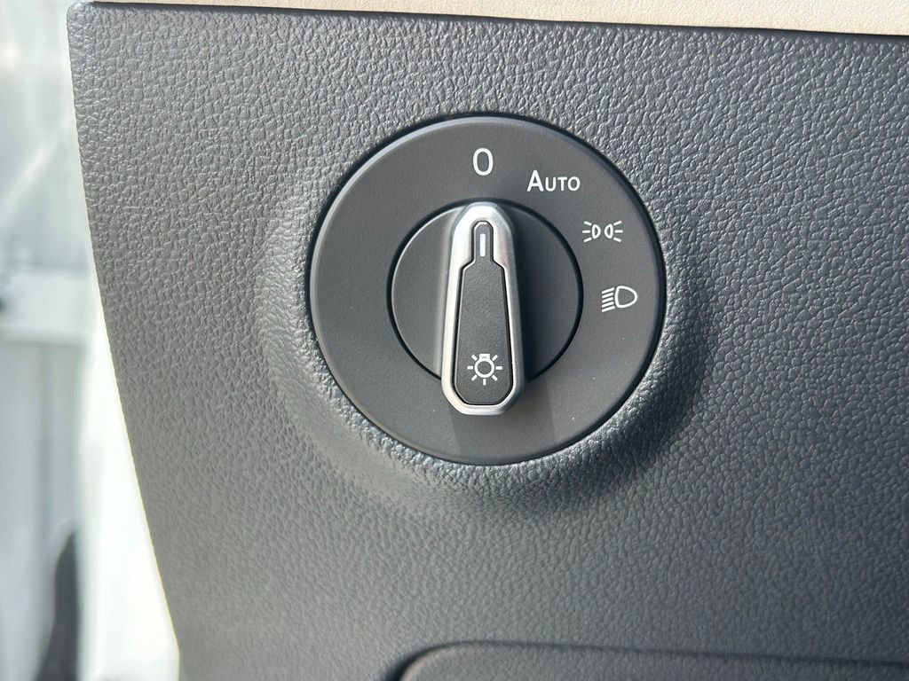 New 2026 Volkswagen Taos SE FWD image 24