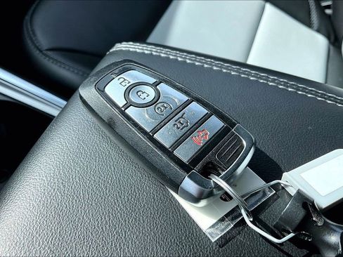 Certified 2022 Ford Explorer XLT w/ Equipment Group 202A image 11