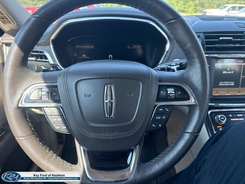 Used 2018 Lincoln Continental Premiere AWD/4WD image 23