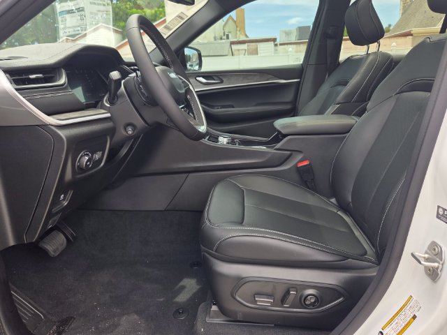 New 2026 Jeep Grand Cherokee Limited w/ Luxury Tech Group II RWD image 11