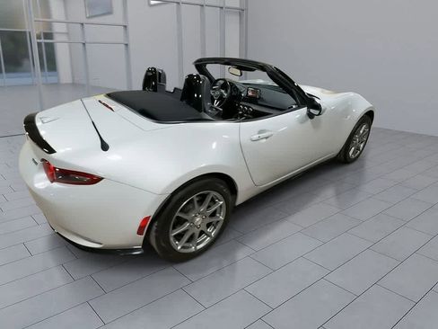 Used 2017 MAZDA MX-5 Miata Grand Touring w/ Appearance Package image 8