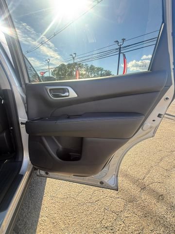 Used 2018 Nissan Pathfinder FWD image 11