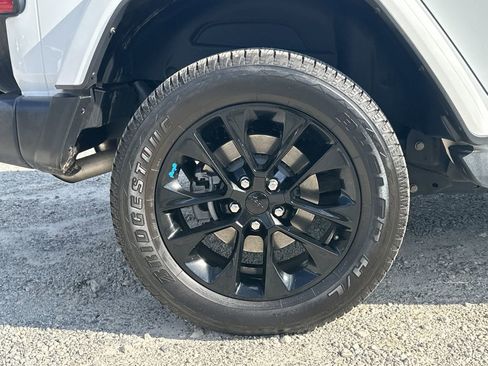 Used 2022 Jeep Wrangler Unlimited Sahara w/ Cold Weather Group image 18