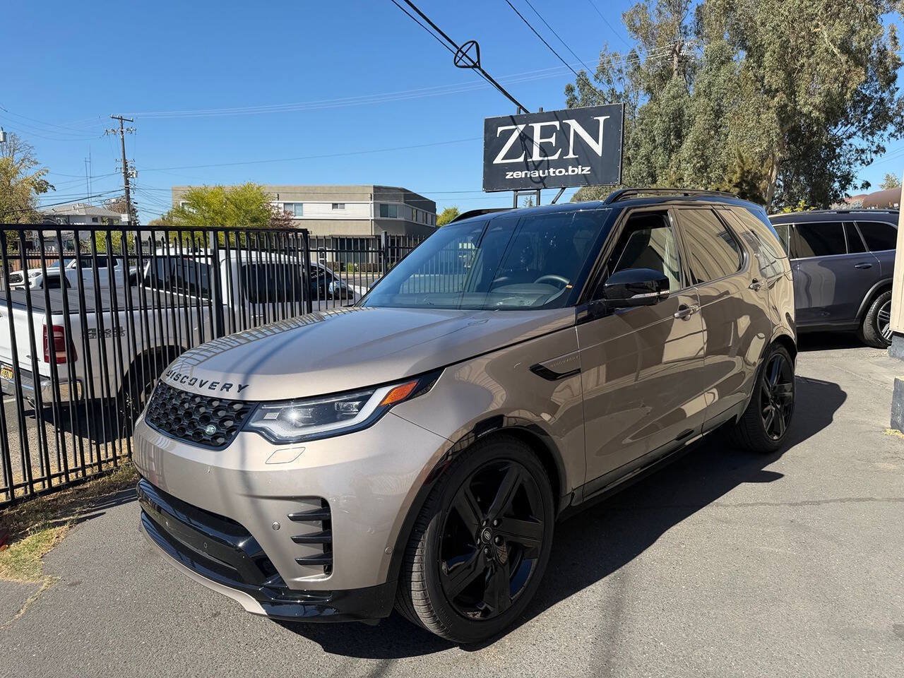 Used 2024 Land Rover Discovery Dynamic SE AWD/4WD image 26