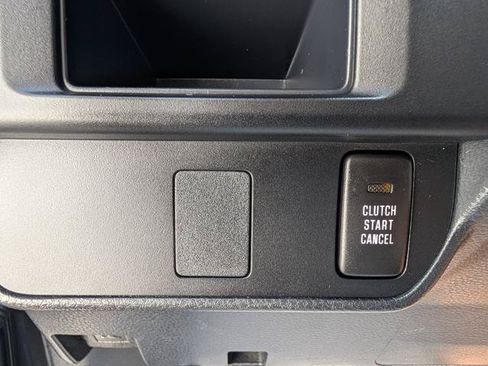 Used 2017 Toyota Tacoma SR AWD/4WD image 11