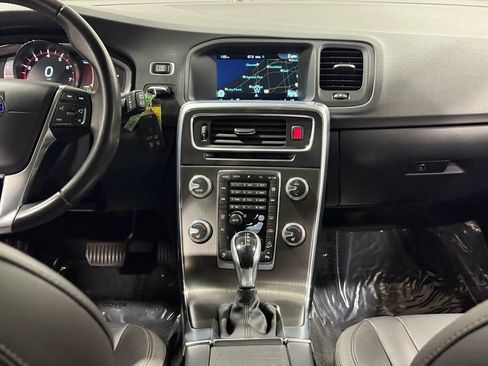 Used 2016 Volvo V60 T5 Cross Country image 39