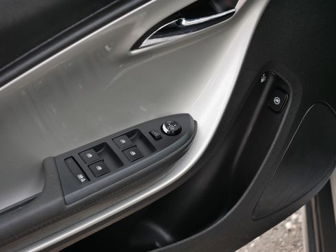 Used 2013 Chevrolet Volt Premium w/ Premium Trim Package image 19