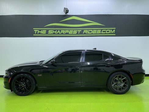Used 2018 Dodge Charger R/T w/ Navigation & Travel Group image 6