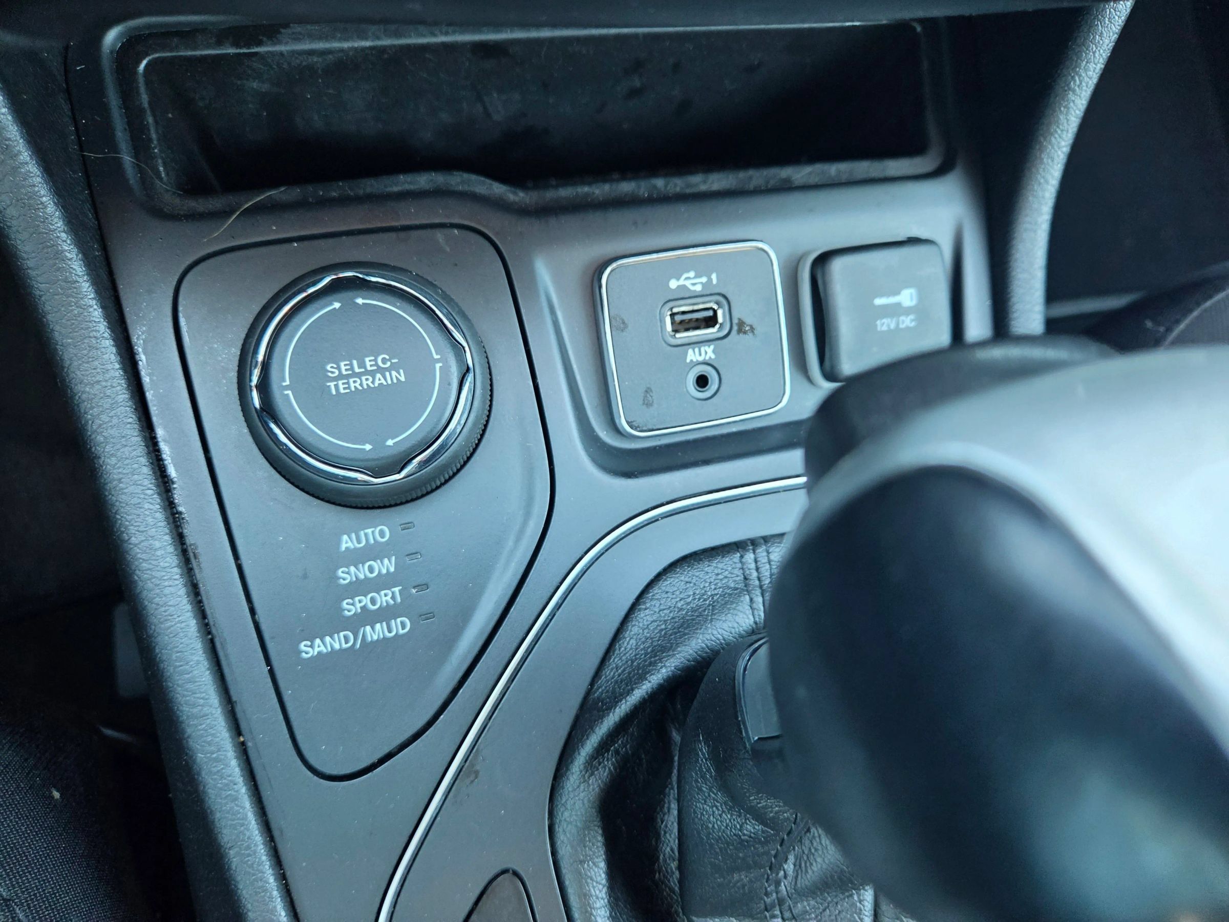 Used 2020 Jeep Cherokee Latitude AWD/4WD image 23
