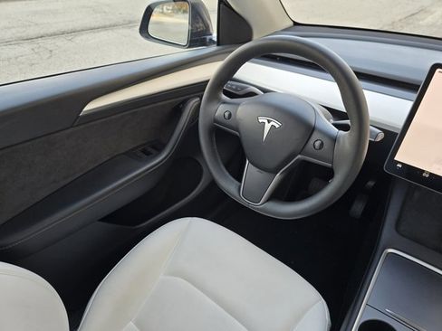 Used 2023 Tesla Model Y 2WD image 20