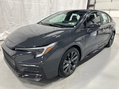 Used 2026 Toyota Corolla SE FWD image 3