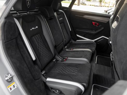 Used 2024 Lamborghini Urus Performante AWD/4WD image 57