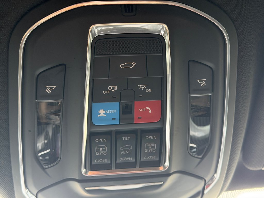 Used 2022 Jeep Wagoneer Series III AWD/4WD image 26