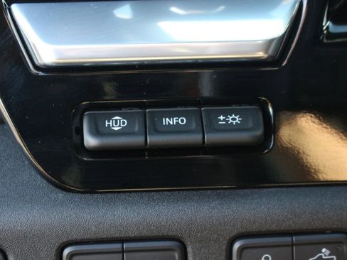 Used 2026 Chevrolet Silverado 1500 High Country AWD/4WD image 32
