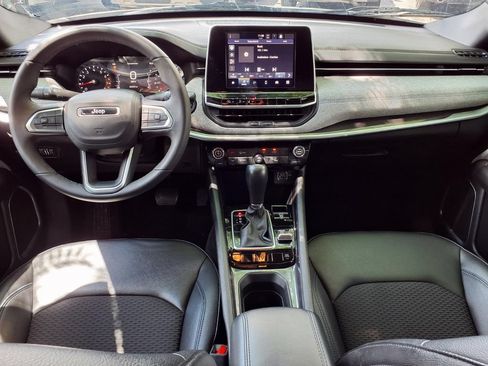 Used 2025 Jeep Compass Latitude AWD/4WD image 8