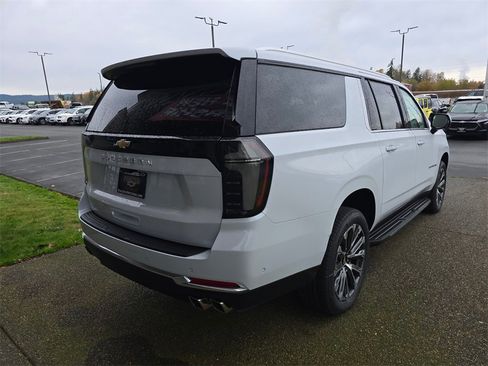 New 2026 Chevrolet Suburban High Country image 3