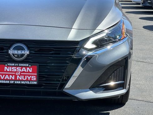 Used 2025 Nissan Altima 2.5 S FWD image 13