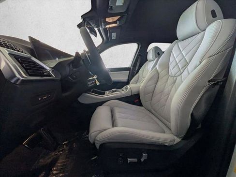 New 2026 BMW X5 xDrive50e w/ M Sport Package AWD/4WD image 4