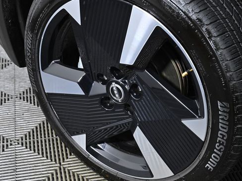 Certified 2025 Nissan Kicks SR image 34