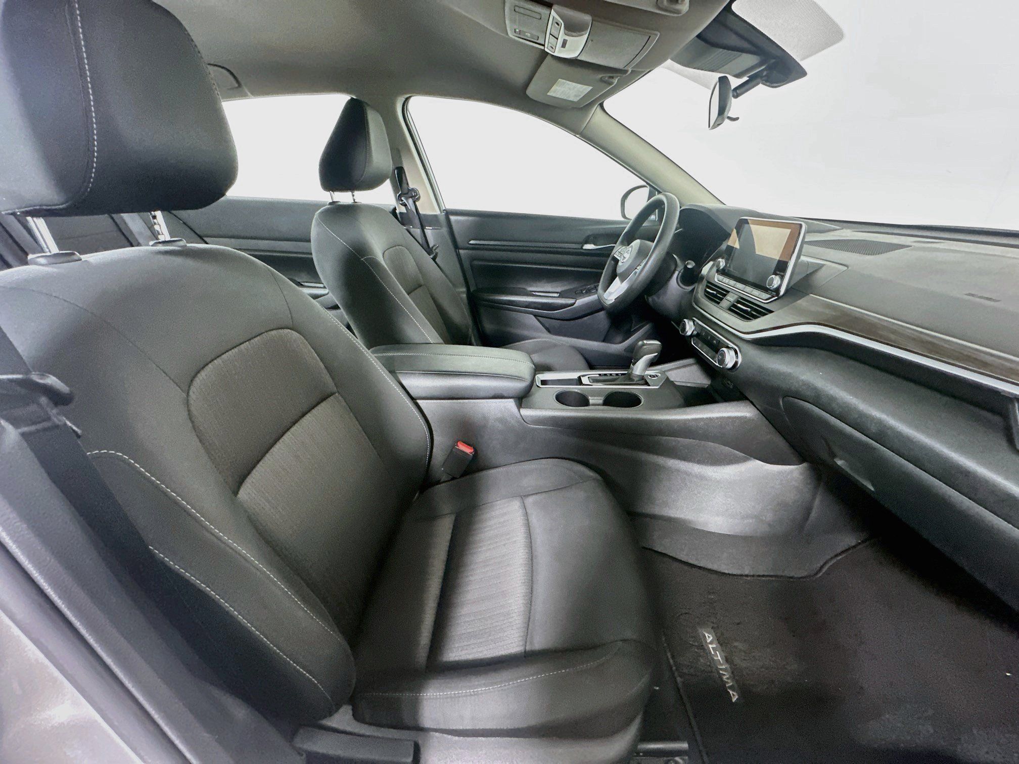 Used 2025 Nissan Altima 2.5 SV FWD image 29