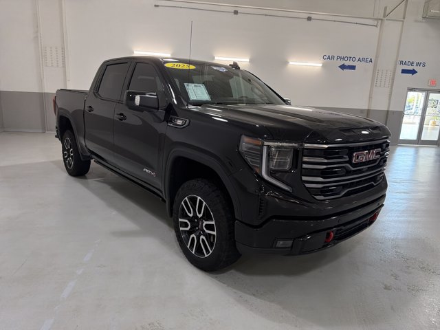 Used 2025 GMC Sierra 1500 AT4 w/ AT4 Premium Package AWD/4WD image 4