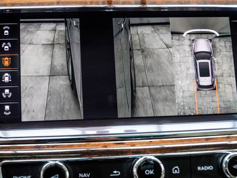 Used 2021 Bentley Bentayga image 33