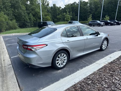 Used 2020 Toyota Camry LE FWD image 40