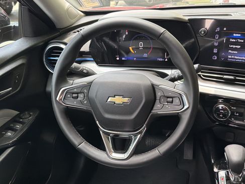 Used 2025 Chevrolet Trax LT w/ Driver Confidence Package FWD image 23