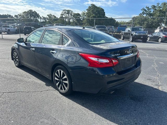 Used 2017 Nissan Altima 2.5 SV w/ Convenience Package FWD image 3