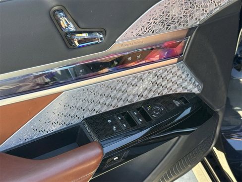 Used 2023 BMW 740i w/ Parking Assistance Package image 23