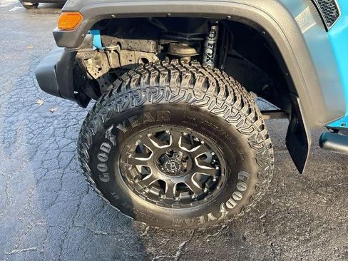 Used 2021 Jeep Wrangler Sport image 32