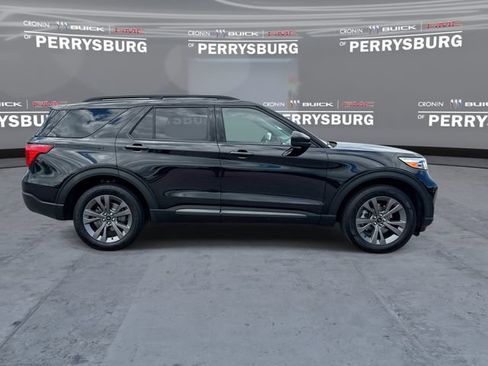 Used 2022 Ford Explorer XLT w/ Equipment Group 202A AWD/4WD image 9