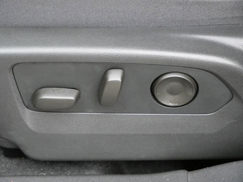 Used 2022 Buick Envision Essence w/ Sport Touring Package image 18