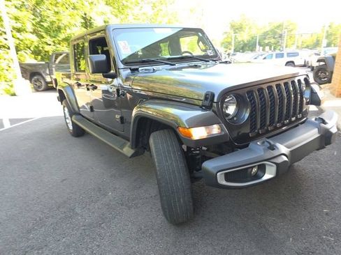 Used 2023 Jeep Gladiator Sport AWD/4WD image 3