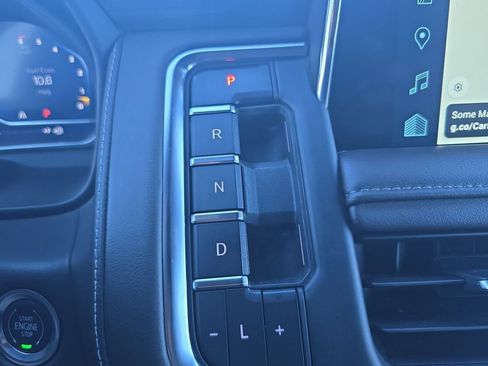 Used 2023 Chevrolet Suburban LT image 25