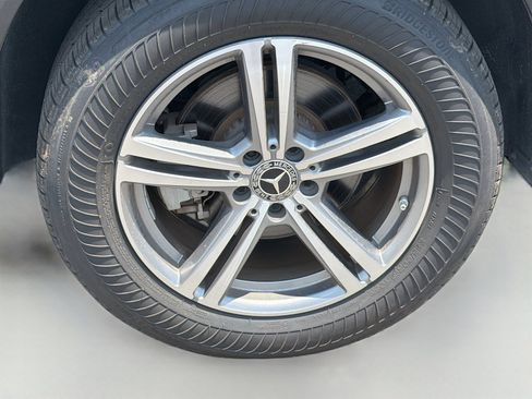 Used 2022 Mercedes-Benz GLC 300 image 9