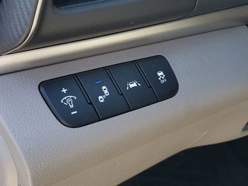 Used 2020 Hyundai Elantra SEL w/ Winter Weather Package image 18