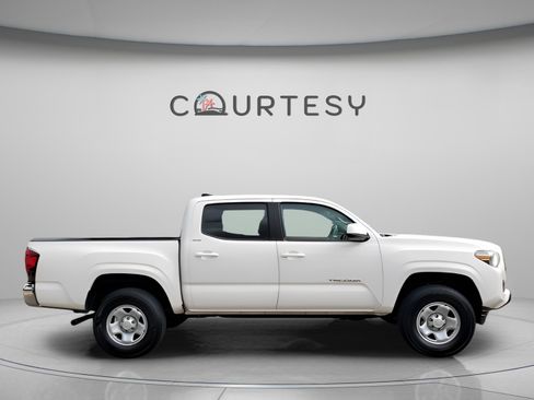 Certified 2023 Toyota Tacoma SR5 image 6