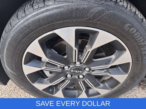 Used 2024 Kia Carnival EX FWD image 9
